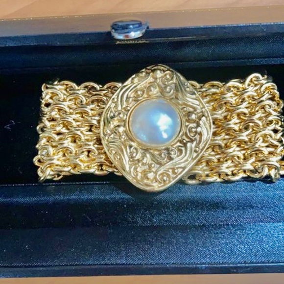CHANEL 1980’S BYZANTINE STYLE WIDE PEARL METAL CHAIN BRACELET - Picture 2 of 12